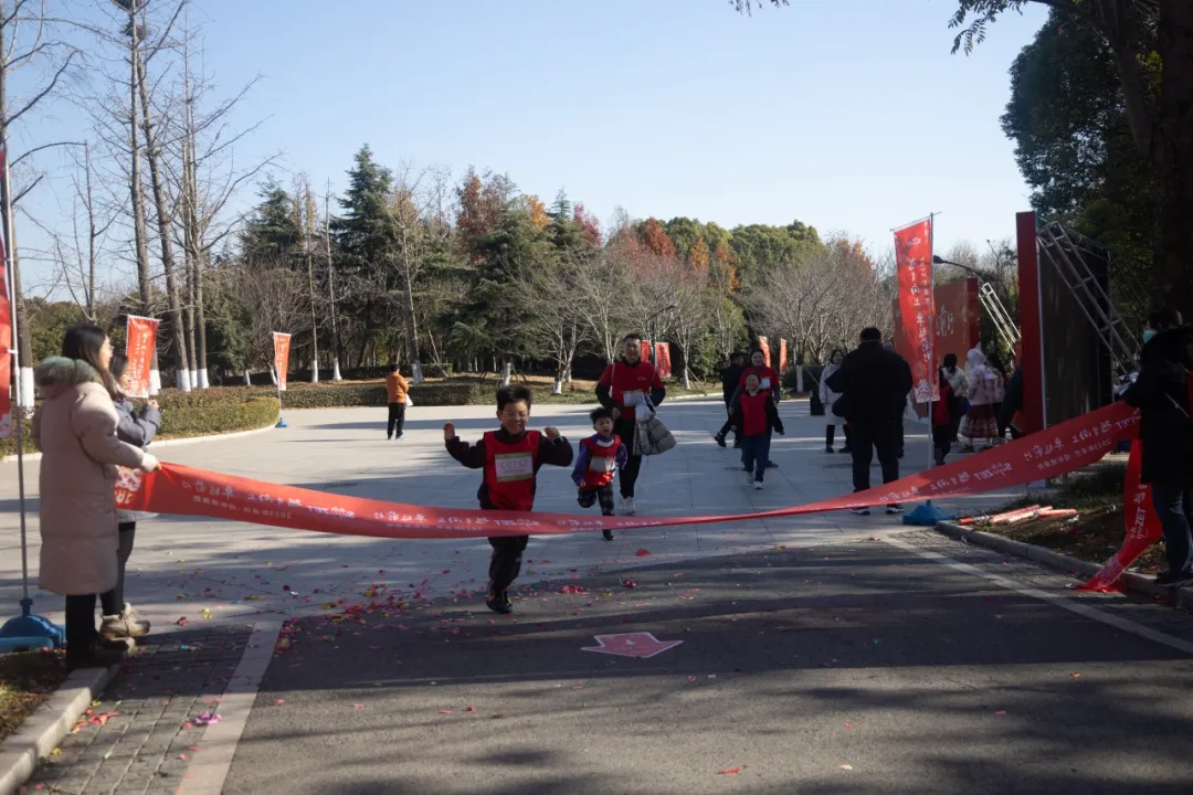 回望2024 启航2025 | 99499威尼斯股份2025年度战略年会顺遂召开